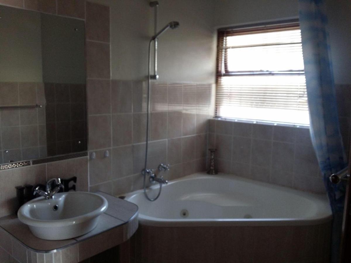 12 On Beach Guest House Saldanha Bay Экстерьер фото