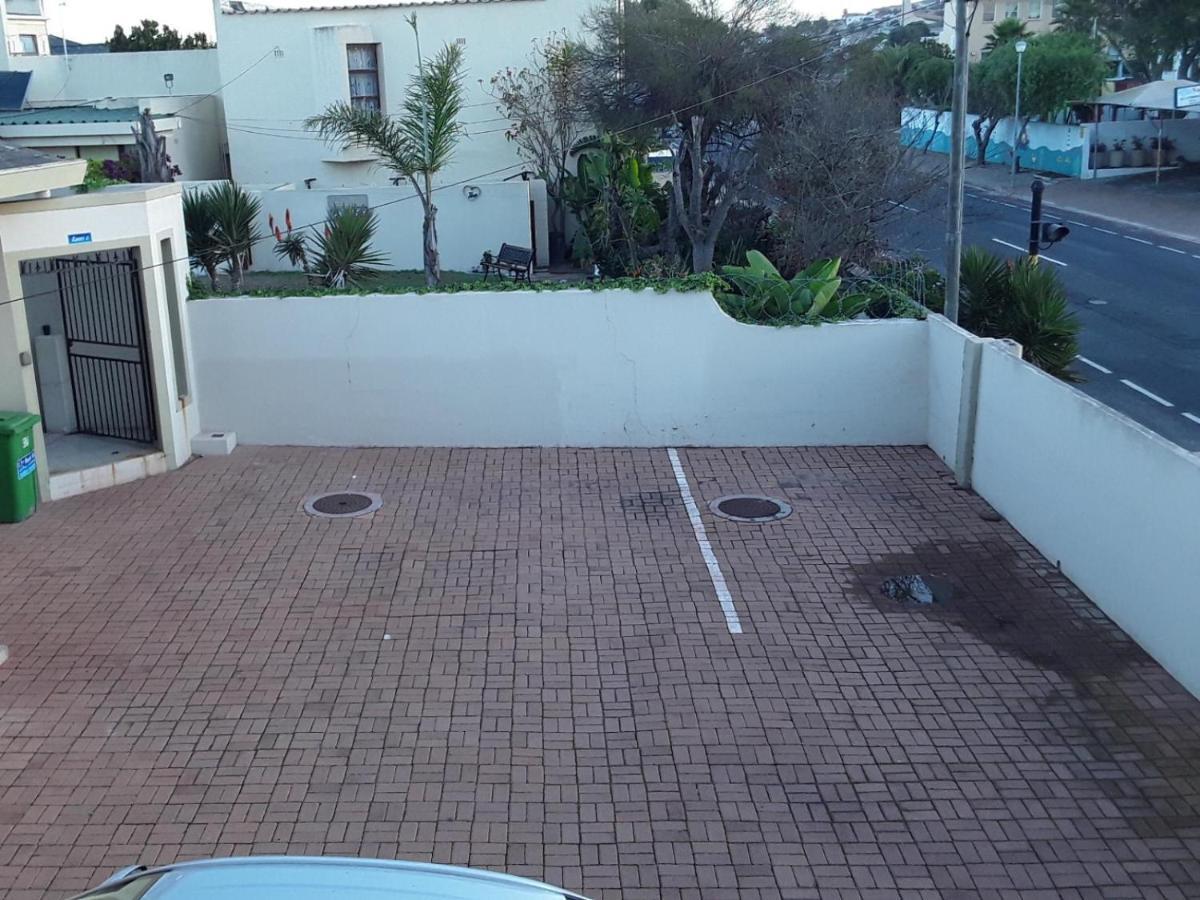 12 On Beach Guest House Saldanha Bay Экстерьер фото