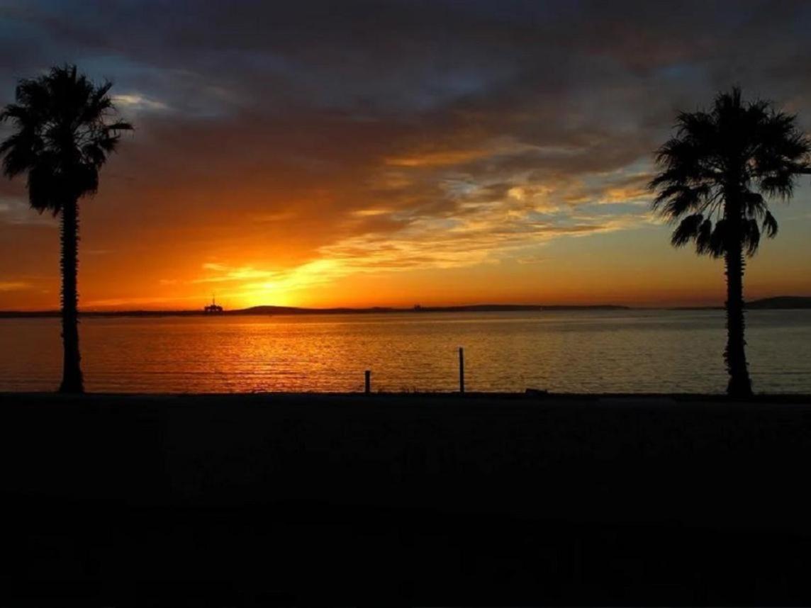 12 On Beach Guest House Saldanha Bay Экстерьер фото
